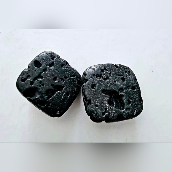 Vintage Avant-garde Black lava rock square clip on earrings - Picture 2 of 4